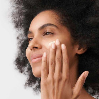 Anteprima: Crema all'albicocca per il giorno: con olio del nocciolo di albicocca per una luminosità naturale Anteprima: Crema all'albicocca per il giorno: con olio del nocciolo di albicocca per una luminosità naturale