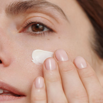 Dr. Hauschka Crema rigenerante per il viso: Levigante e rivitalizzante, riduce le rughe