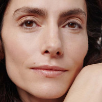 Anteprima: Dr. Hauschka Crema rigenerante per il viso: Levigante e rivitalizzante, riduce le rughe Anteprima: Dr. Hauschka Crema rigenerante per il viso: Levigante e rivitalizzante, riduce le rughe